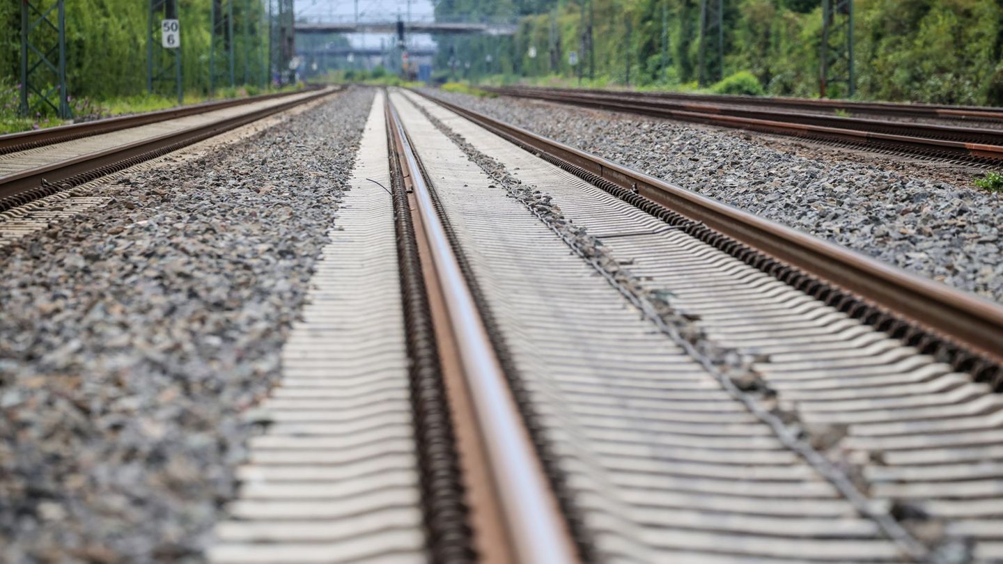 Bahnstrecke in NRW nach Brandanschlag wieder frei