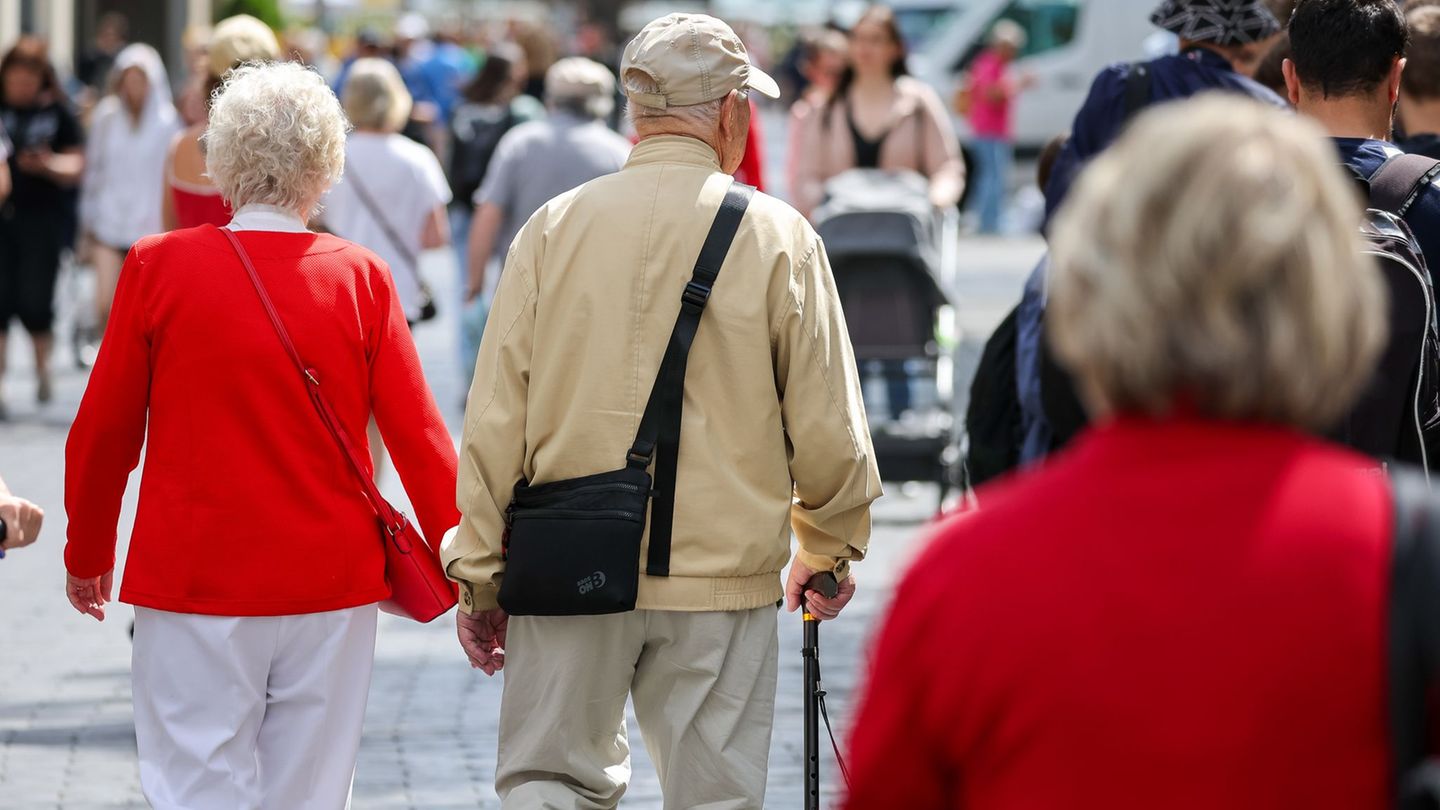 Ältere Menschen: Angebote gegen Einsamkeit von Senioren in den Städten