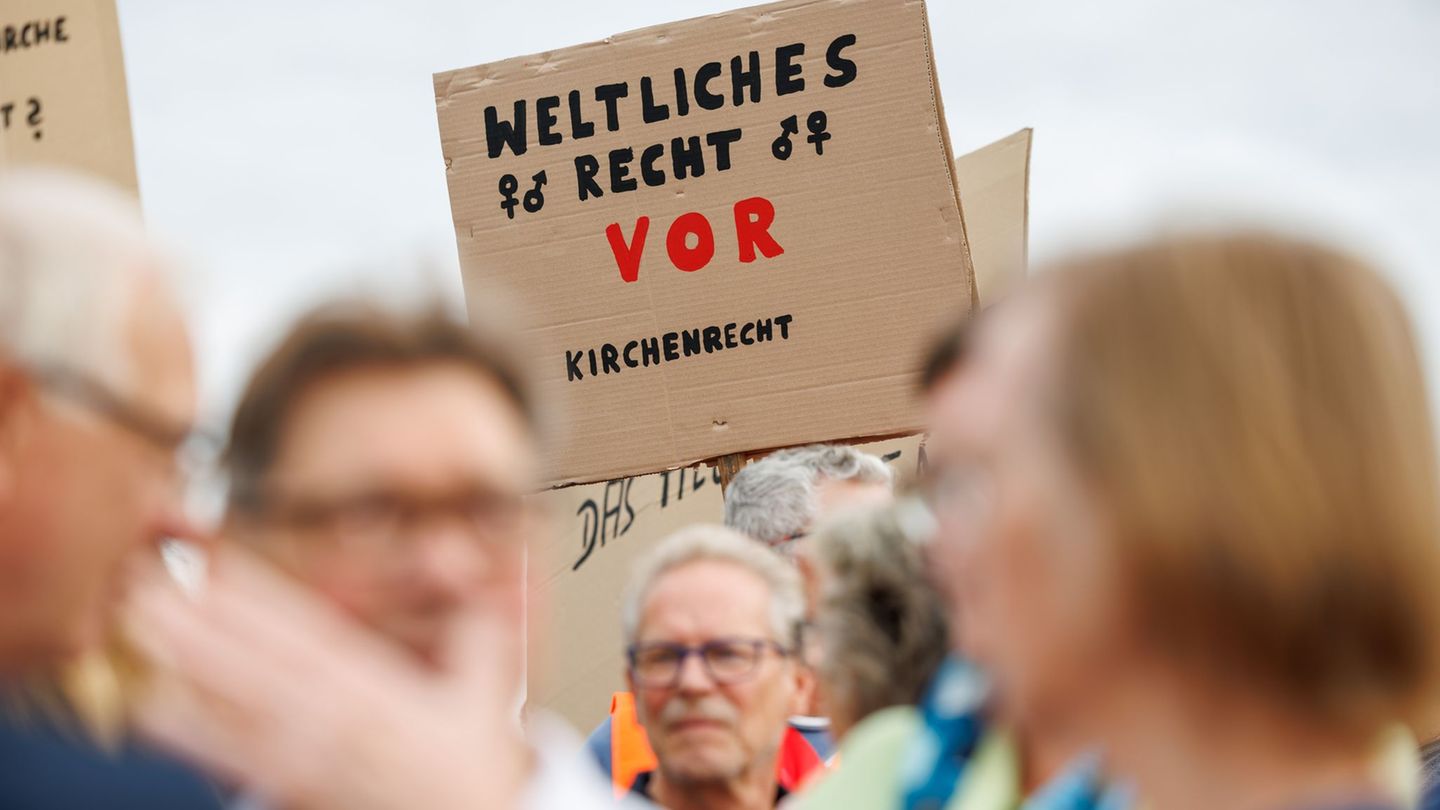 Chefarzt gegen Kirche: „Himmel Hölle Heuchelei“: Demo zu Klinik-Abtreibungsverbot