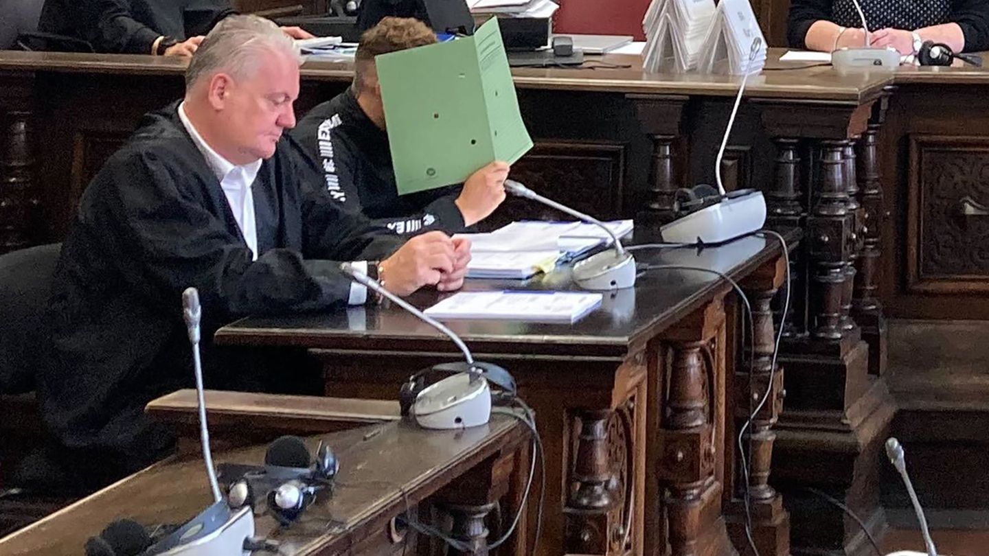Justiz: Prozess um beinahe tödlichen Messerangriff auf Autofahrer