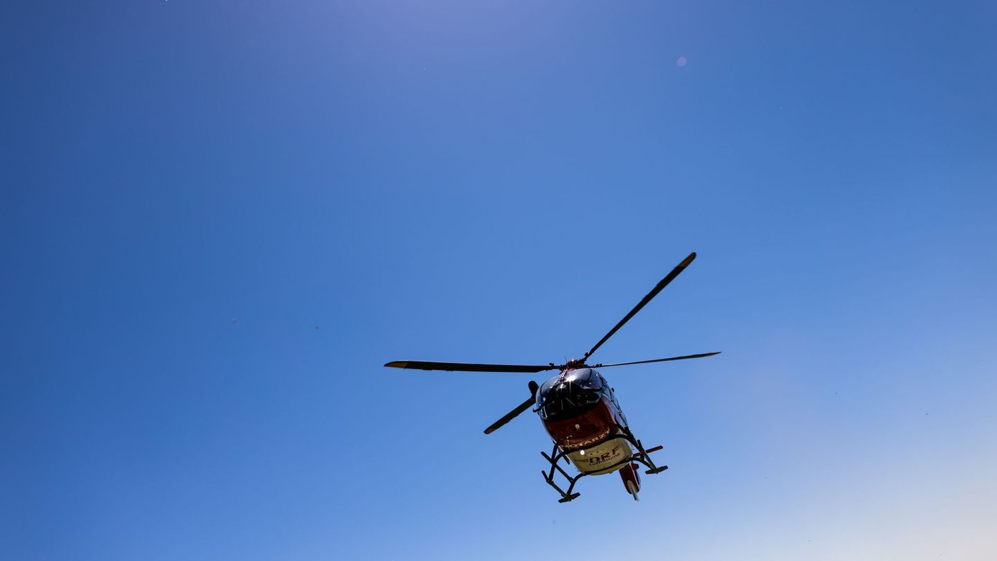 Notfälle: Senior wendet auf Bundesstraße – Biker schwer verletzt