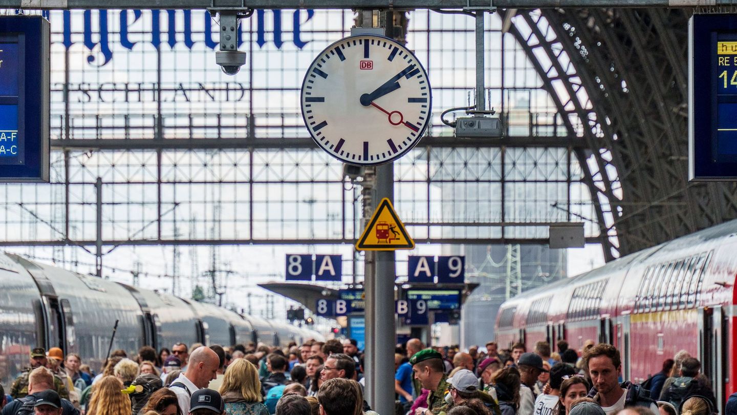Fahrgastverband: Fahrgastverband schlägt Nachfolgerin für Bahnchef vor