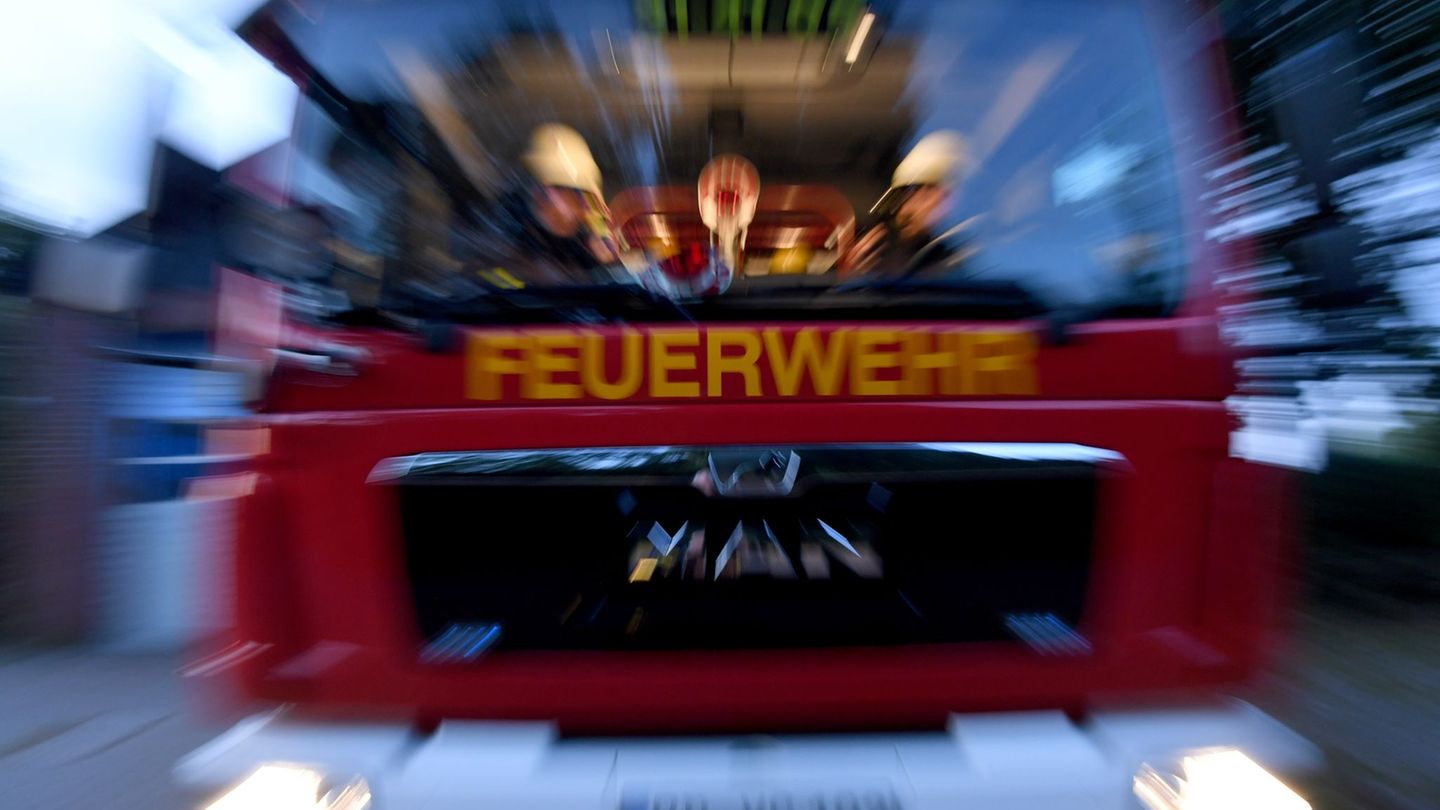 Brände: Zimmer in Flensburg gerät in Brand – 58-Jähriger stirbt