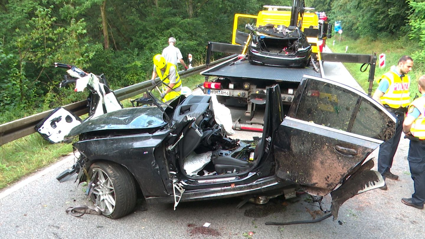 Tödlicher Verkehrsunfall: Zwei Menschen sterben bei Unfall auf Landstraße im Saarland
