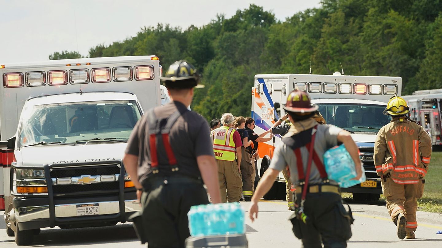 Verkehr: Mehrere Tote bei Busunfall in New York