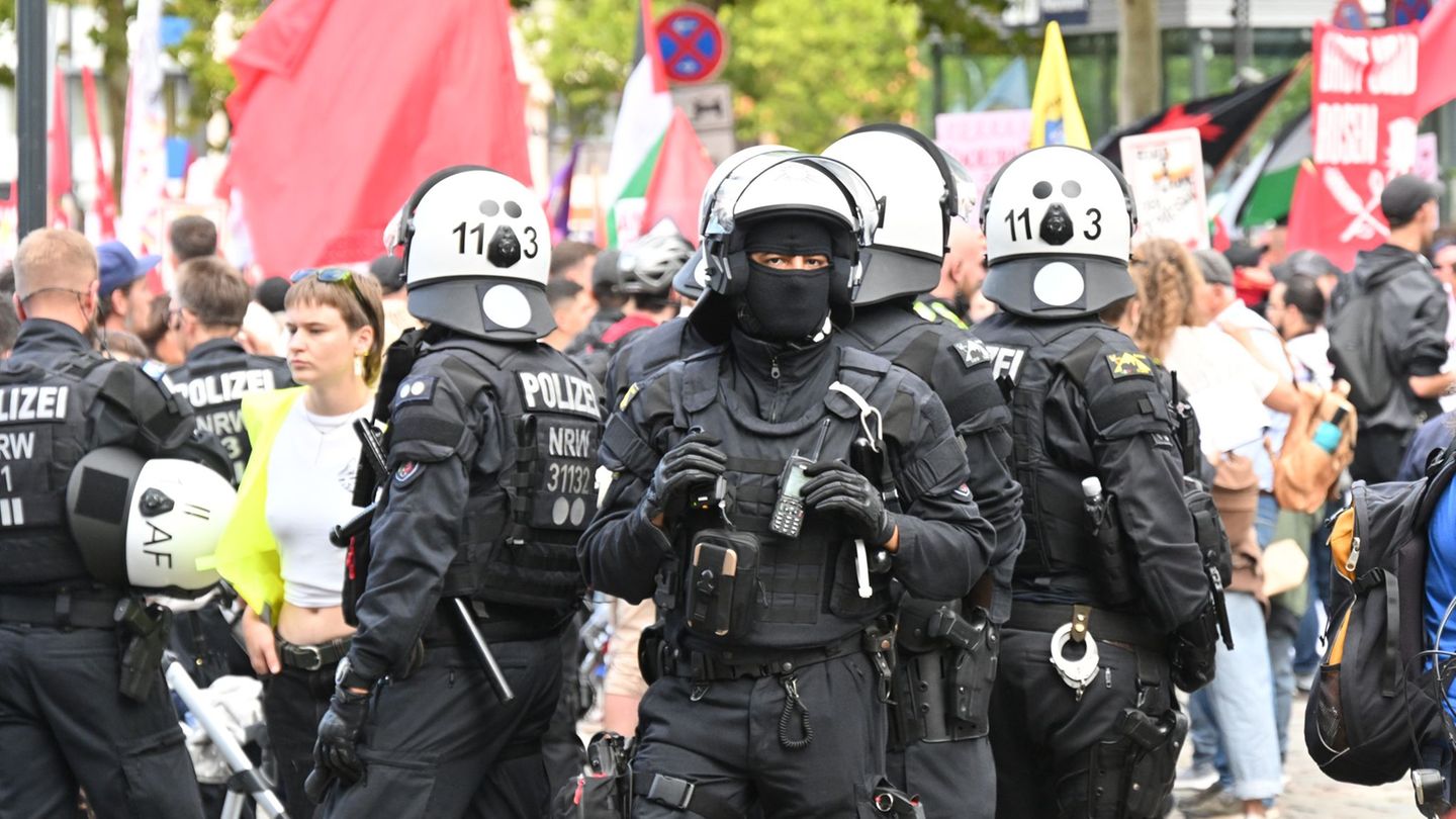 „Rheinmetall entwaffnen“: Konflikte mit Polizei bei Antikriegs-Marsch in Köln