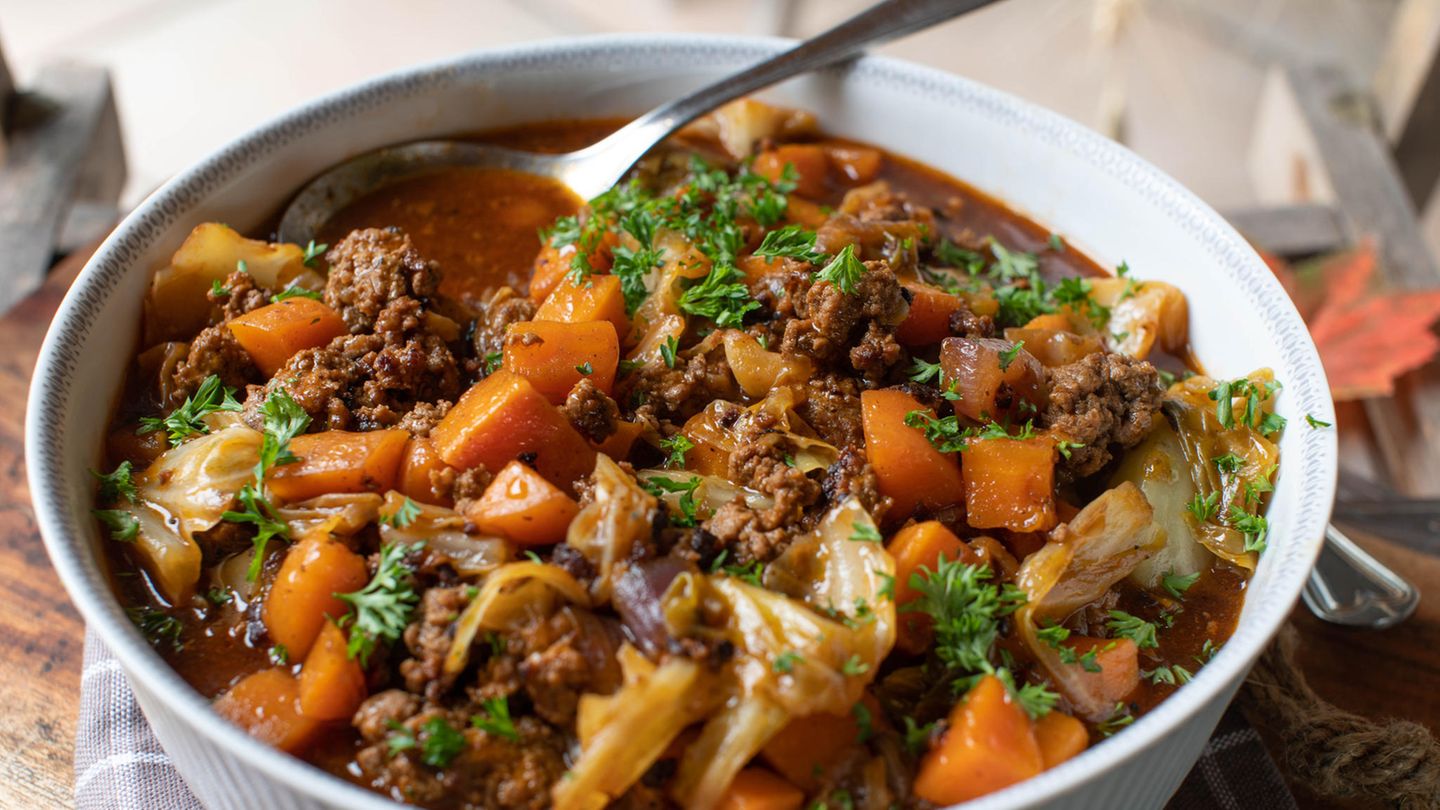 Herzhaft genießen: Unkompliziert und lecker: Rezept für einen deftigen One-Pot-Bauerntopf