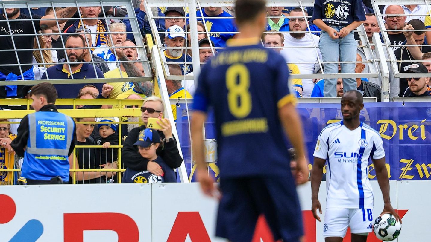 DFB-Pokal: Weiter Wirbel um rassistische Beleidigung von Schalker Profi