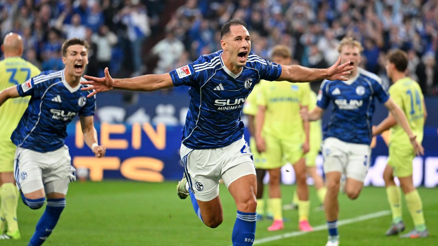2. Bundesliga: Königsblau ist wieder da! Schalke gewinnt Saisonauftakt gegen Hertha