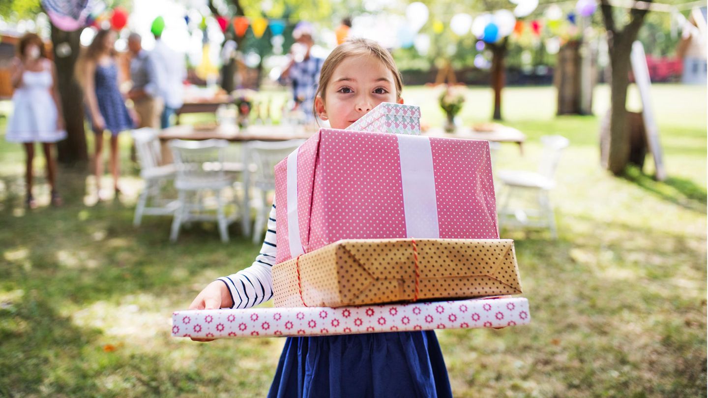 10 Ideen: Sinnvolle Geschenke für Achtjährige, über die sich Kinder freuen