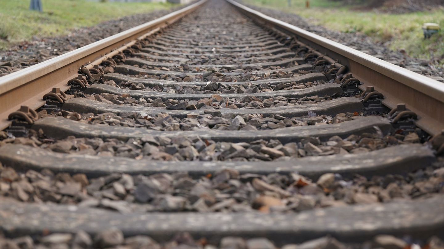 Ermittlungen: Bahnstrecke in Ortenau nach Leichenfund zeitweise gesperrt