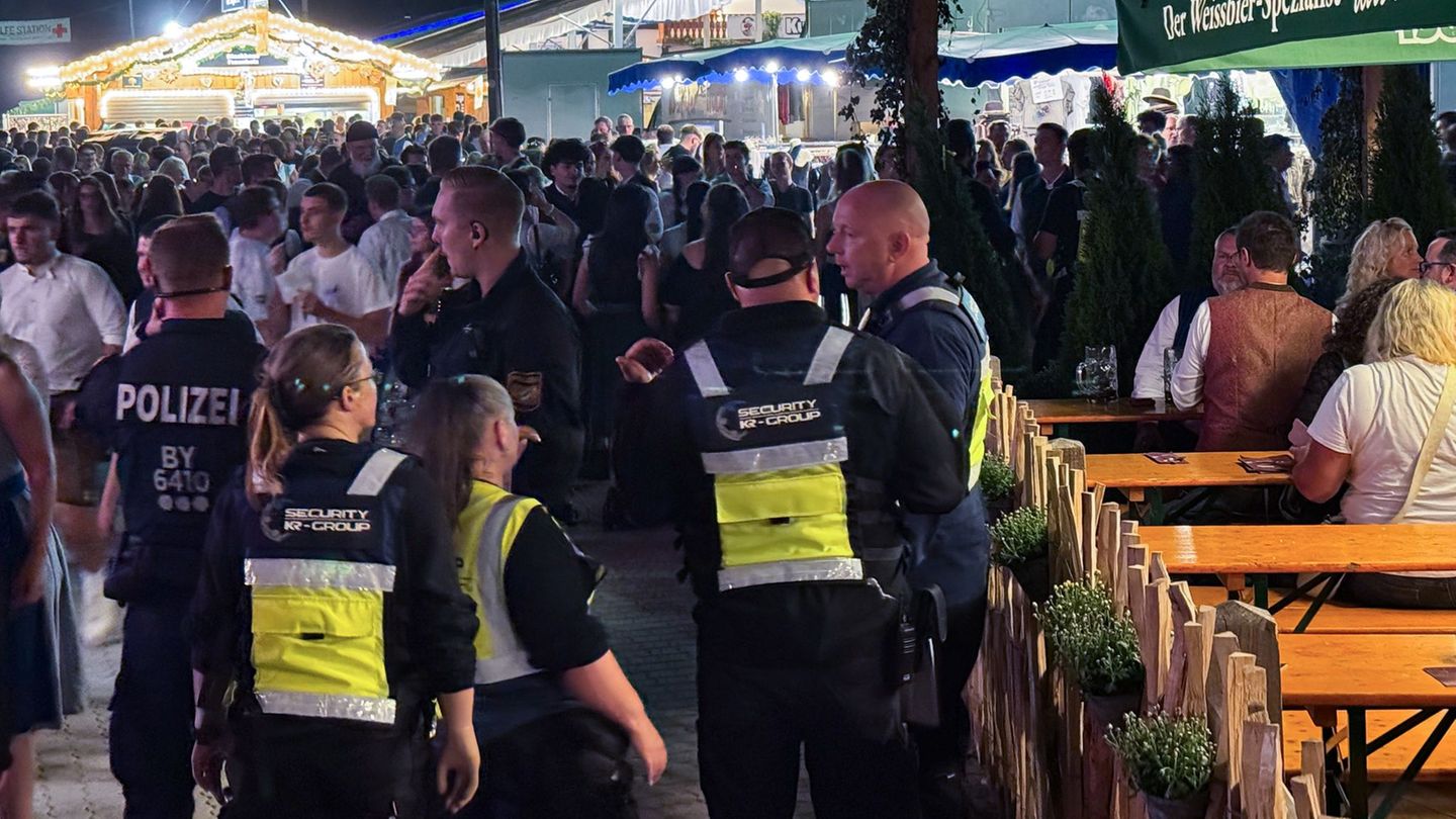 Volksfest: Polizei räumt Gillamoos-Jahrmarkt wegen Unwetters