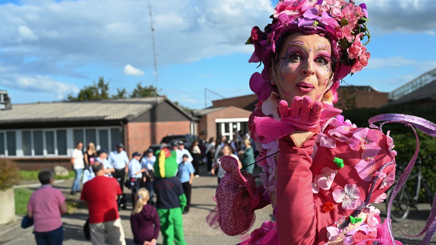 Volksfest in Ostfriesland: Eine Stadt, ein Blumenmeer – Wiesmoor feiert Blütenfest
