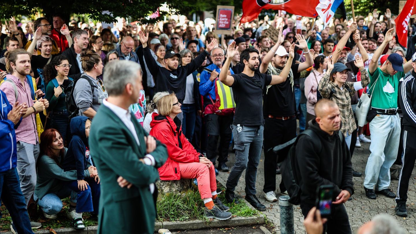 Umstrittene Diskussion: Hunderte demonstrieren gegen Streitgespräch Palmers mit AfD